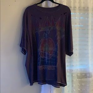distressed def leppard tee